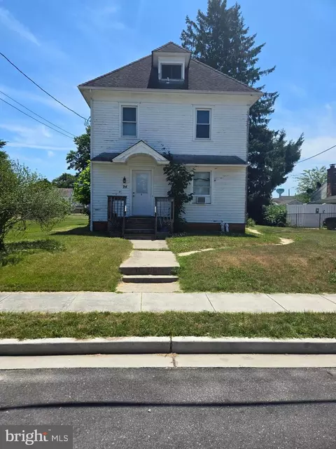 24 3rd St, Elmer, NJ 08318