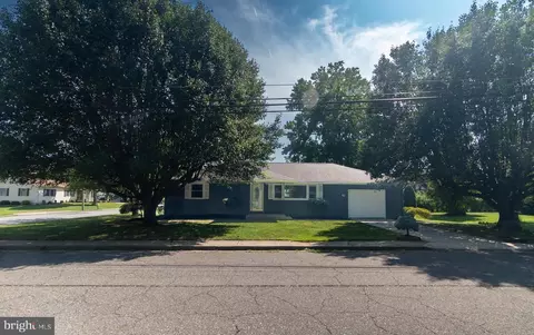 41 Eaton Rd, Pennsville, NJ 08070