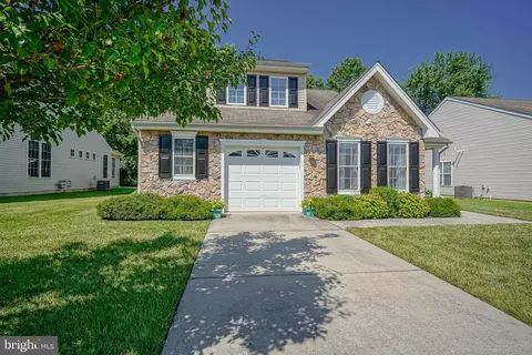 15 Meadowview Dr, Woodstown, NJ 08098