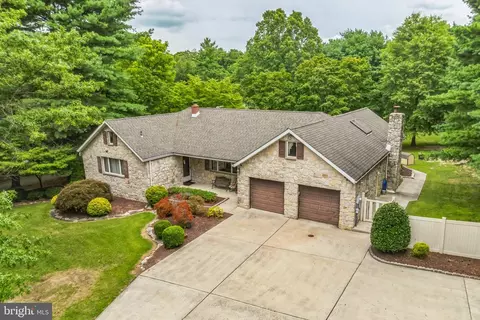 10 Forsythia Ln, Pilesgrove, NJ 08098