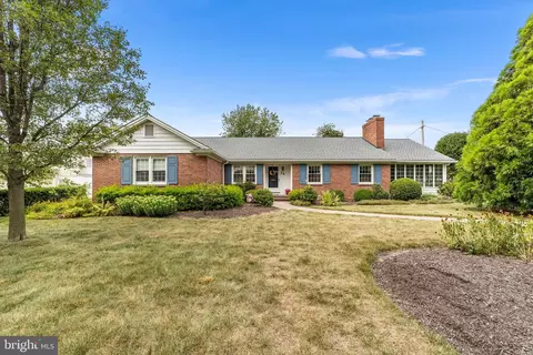 24 School Ln, Carneys Point, NJ 08069