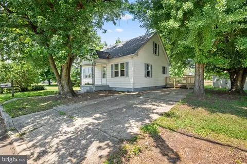 222 Delaware Ave, Carneys Point, NJ 08069