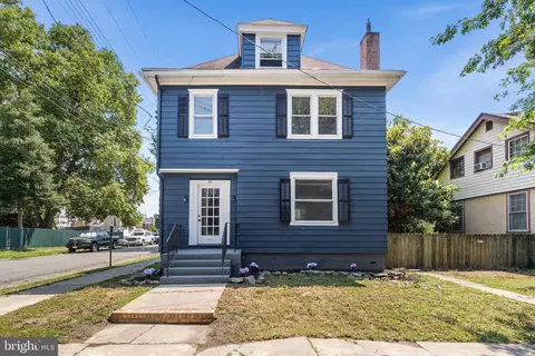 26 Chestnut St, Salem, NJ 08079