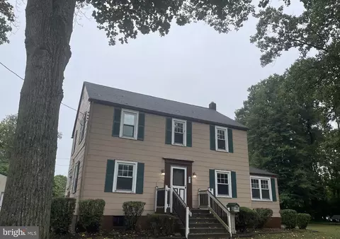 82 Locust Ave, Pennsville, NJ 08070