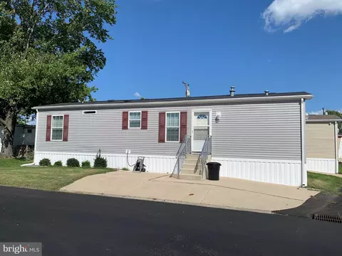 12 Dennis Dr, Pennsville, NJ 08070