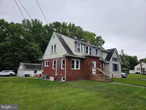 609 Cedar Crest Dr, Carneys Point, NJ 08069