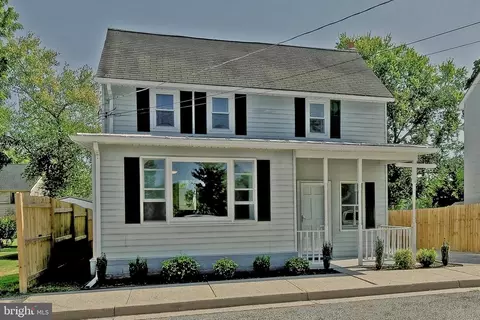 12 Cedar St, Alloway, NJ 08001