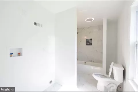 Entry Way - 8 Eakin St, Salem, NJ 08079 photo 1 of 8