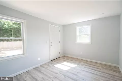 Living - 8 Eakin St, Salem, NJ 08079 photo 3 of 3