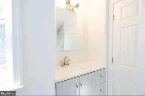 Bath - 8 Eakin St, Salem, NJ 08079 photo 2 of 4