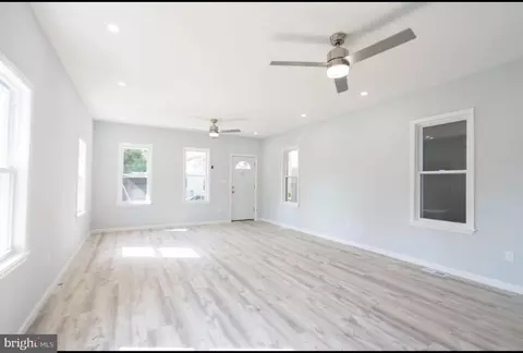 Living - 8 Eakin St, Salem, NJ 08079 photo 1 of 3
