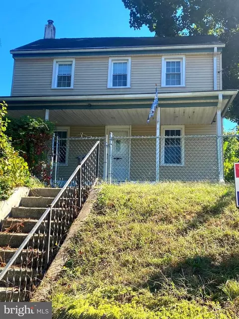 22 Main St, Swedesboro, NJ 08085