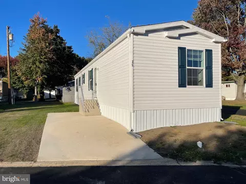 35 Pennington Dr, Pennsville, NJ 08070