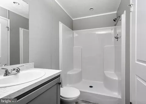 42 Elmwood Dr, Pittsgrove, NJ 08318
