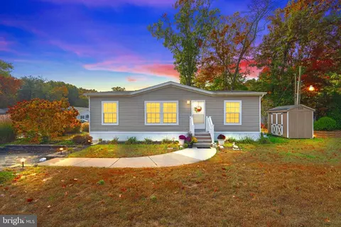 1 Luann Dr, Pittsgrove, NJ 08318