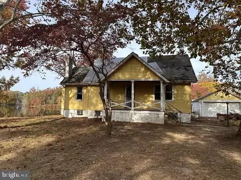 10 Laytons Lk, Carneys Point, NJ 08069