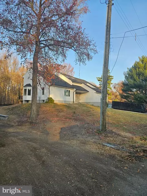 406 E Pittsfield St, Pennsville, NJ 08070