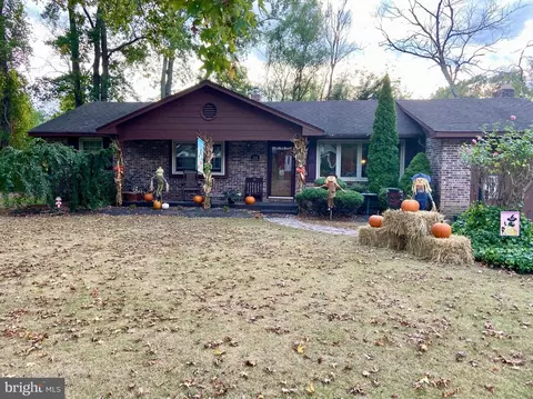 606 Cedar Crest Dr, Penns Grove, NJ 08069