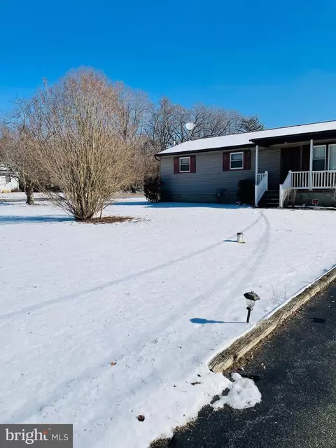 20 Wallace St, Elmer, NJ 08318