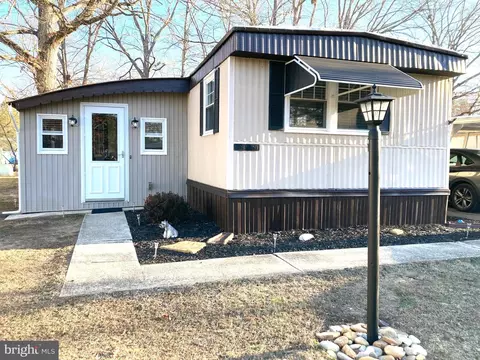 6 Birchwood Dr, Pittsgrove, NJ 08318