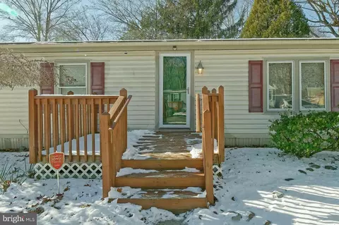 4 Elmwood Ct, Elmer, NJ 08318