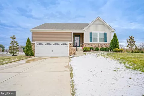6 Schooner Ln, Carneys Point, NJ 08069