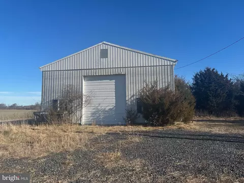 236 E Lake Rd, Pilesgrove, NJ 08098