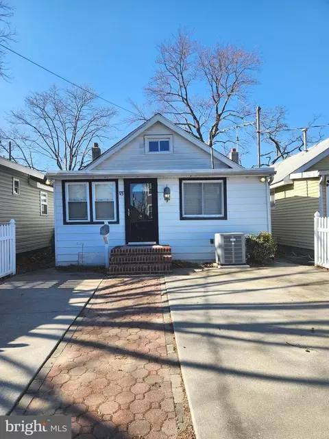 93 N River Dr, Pennsville, NJ 08070