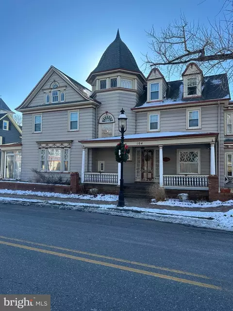 104 S Main St S, Elmer, NJ 08318