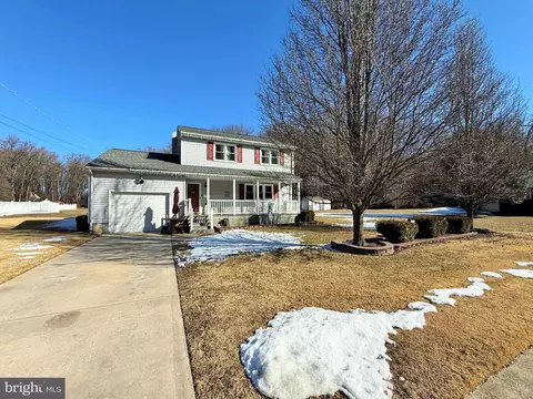 22 Nicholas Dr, Pennsville, NJ 08070