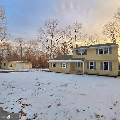 11 Hanthorne Dr, Elmer, NJ 08318