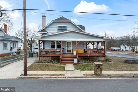 110 3rd St, Elmer, NJ 08318