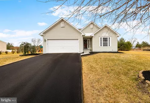 91 Fenton Dr, Carneys Point, NJ 08069