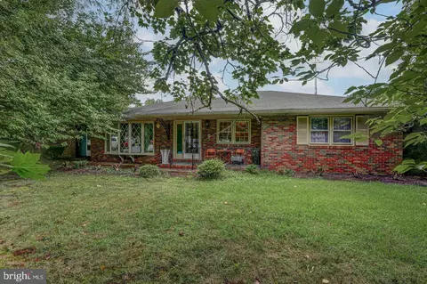 28 Cedarwood, Penns Grove, NJ 08069