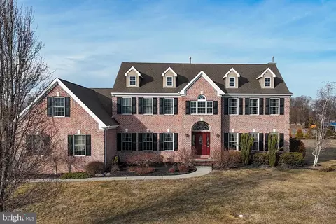 3 Fieldcrest Dr, Pittsgrove, NJ 08318