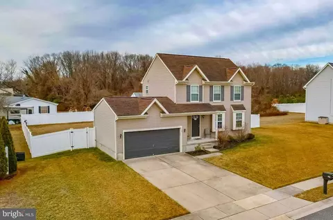 35 Granite Ln, Carneys Point, NJ 08069