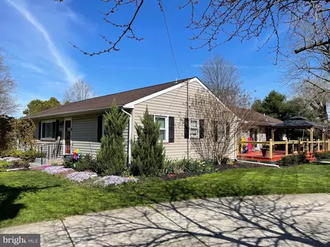 205 E Millbrooke Ave, Woodstown, NJ 08098