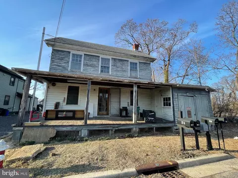 29 Church St, Elmer, NJ 08318
