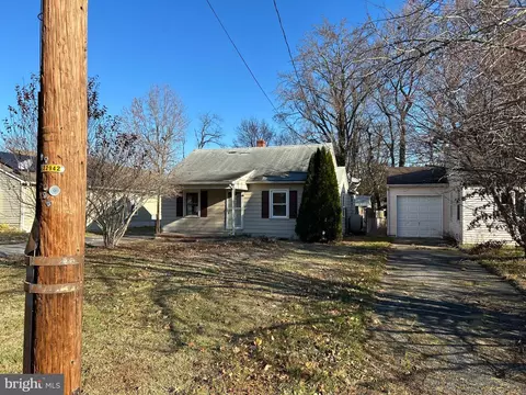 31 Pinewood Ave, Penns Grove, NJ 08069