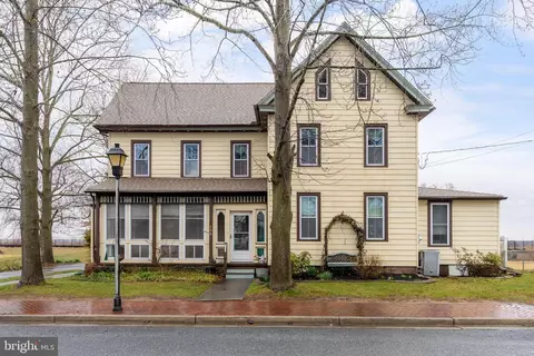 28 Front St, Hancocks Bridge, NJ 08038