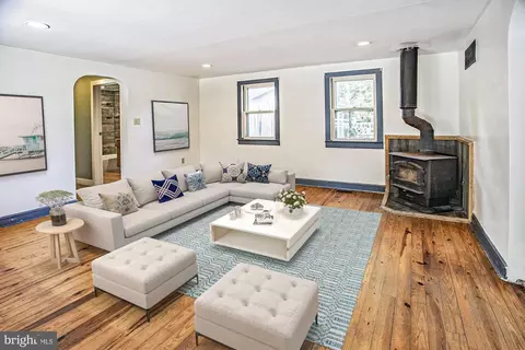 Living - 130 E Main St, Alloway, NJ 08001 photo 2 of 3