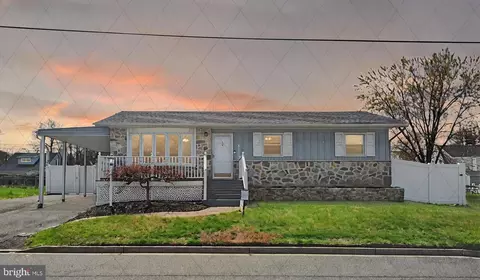 83 Castle Heights Ave, Pennsville, NJ 08070