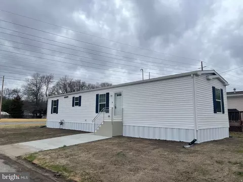 50 Pennington Dr, Pennsville, NJ 08070
