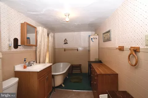 Bath - 272 E Broadway, Salem, NJ 08079 photo 1 of 1