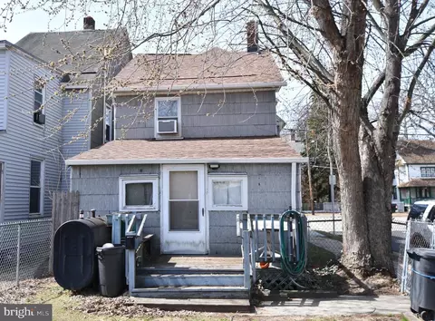 Exterior - 272 E Broadway, Salem, NJ 08079 photo 4 of 4