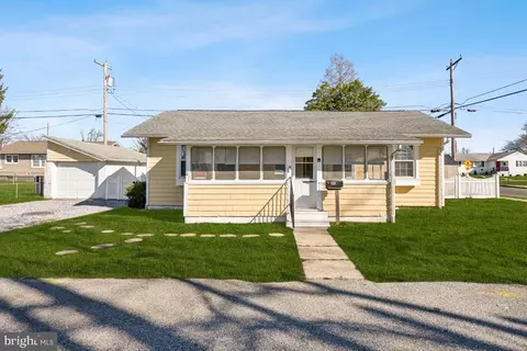 247 D St, Carneys Point, NJ 08069