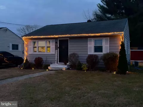 42 Grandview Ct, Carneys Point, NJ 08069