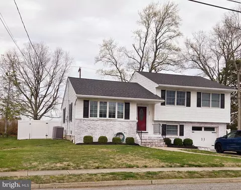 226 Borton Dr, Woodstown, NJ 08098