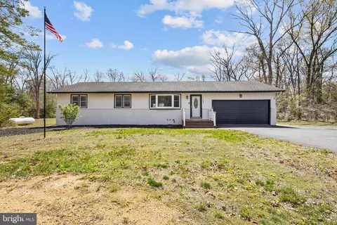153 Crystal Rd, Elmer, NJ 08318