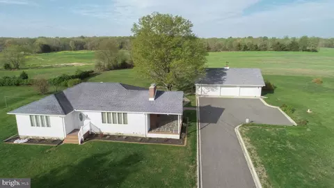 81 Glass House Ln, Woodstown, NJ 08098